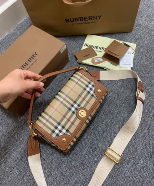 Burberry Top Handle Note Bag 3