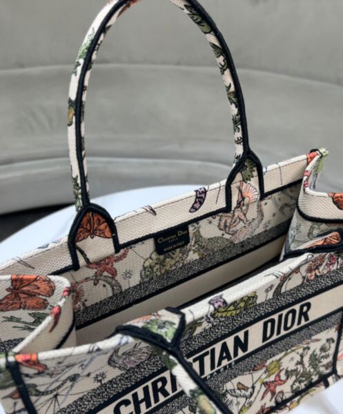 Dior Medium Dior Book Tote Cream 9