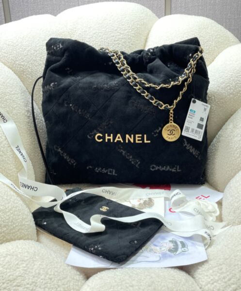 Chanel 22 Handbag AS3261 Black 2