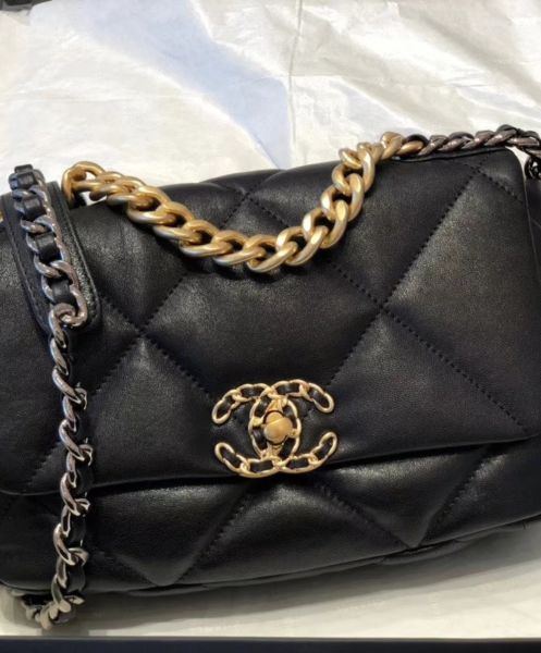 Chanel 19 Flap Bag AS1160