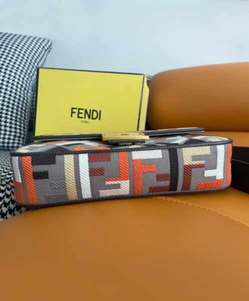 Fendi Baguette 8BR600 4