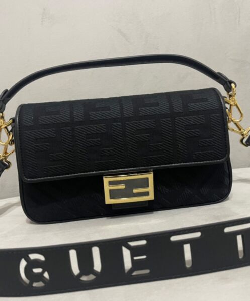 Fendi Baguette 8BR600 2