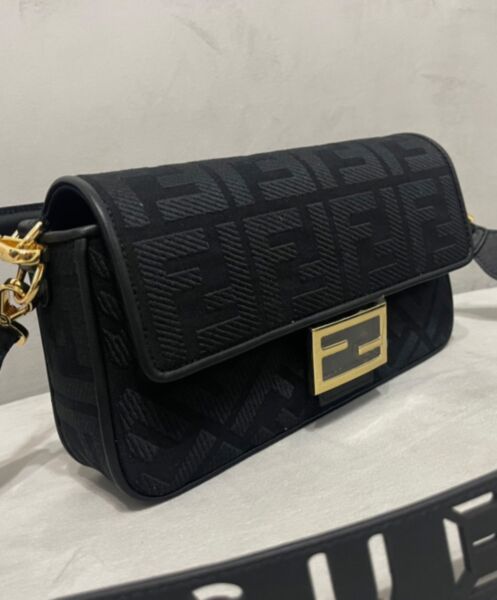 Fendi Baguette 8BR600 3