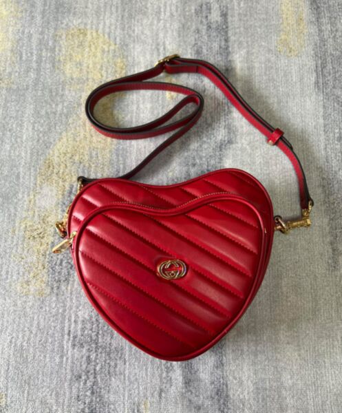 Gucci Interlocking g Mini Heart Shoulder Bag 751628 2