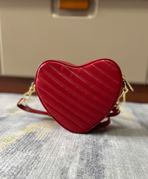 Gucci Interlocking g Mini Heart Shoulder Bag 751628 6