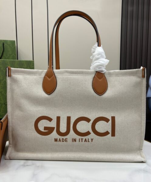 Gucci Medium Tote Bag With Gucci Print 772176 2