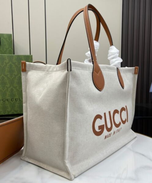 Gucci Medium Tote Bag With Gucci Print 772176 3
