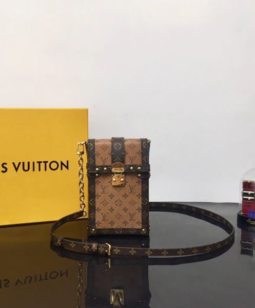 Louis Vuitton Pochette Trunk Verticale M67873 Apricot