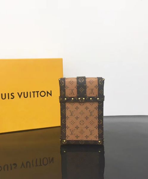 Louis Vuitton Pochette Trunk Verticale M67873 Apricot