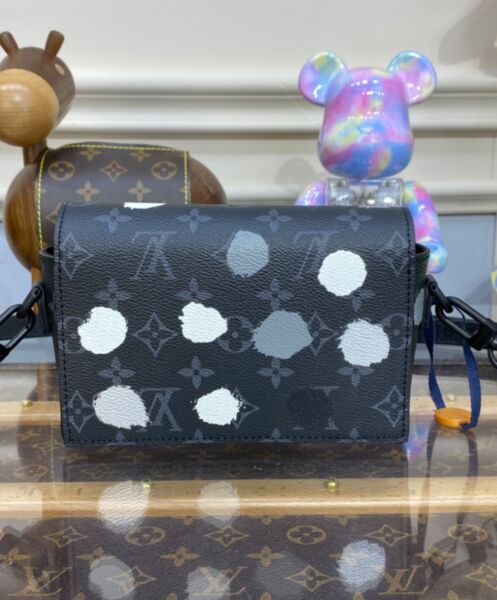 Louis Vuitton LV x YK Steamer Wearable Wallet M81935 Black 4