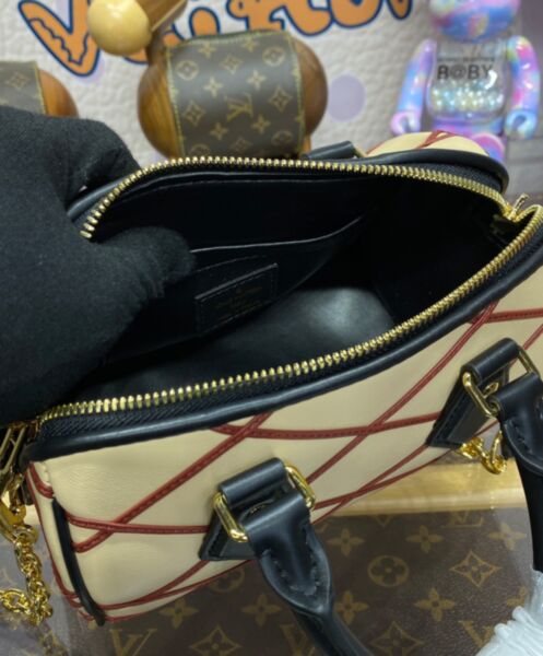 Louis Vuitton Speedy Bandouliere 20 M24261 Apricot 9