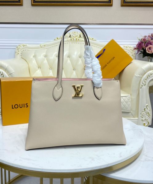 Louis Vuitton Lockme Shopper M57346 02