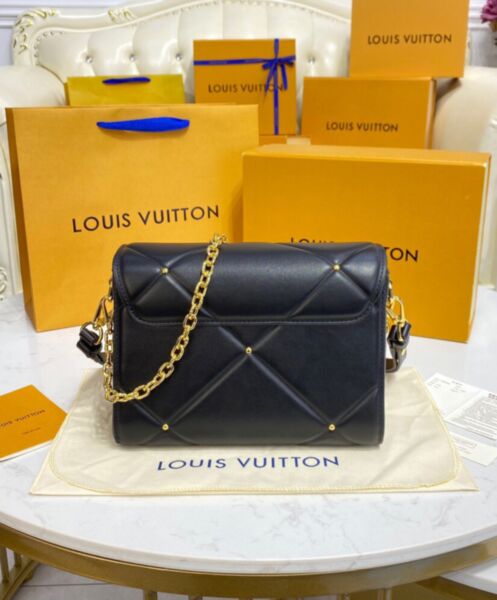 Louis Vuitton Twist MM M59029 Black 4