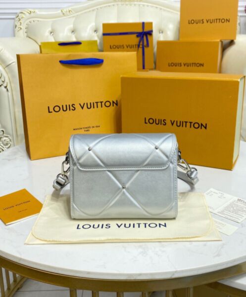 Louis Vuitton Twist MM M59031 Silver 4