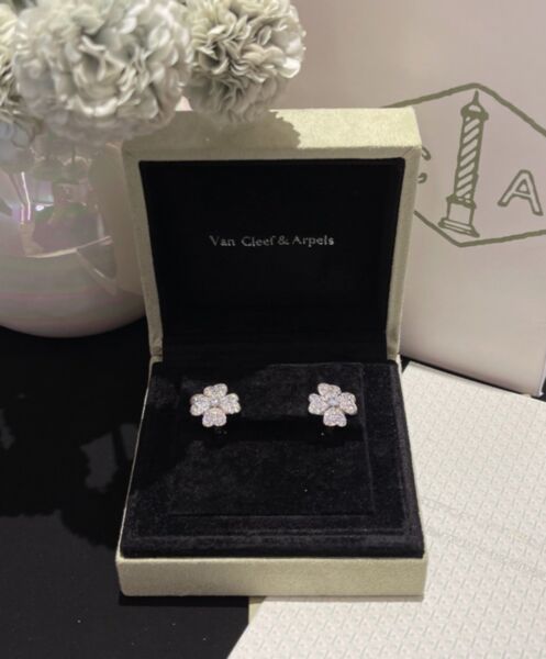 Van Cleef & Arpels Cosmos Earrings Silver 2