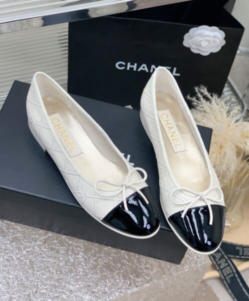 Chanel Women's Ballerinas G40110 Cream 4