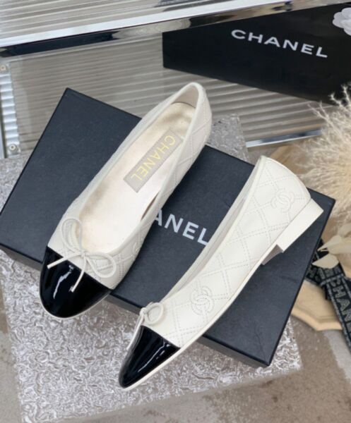 Chanel Women's Ballerinas G40110 Cream 7