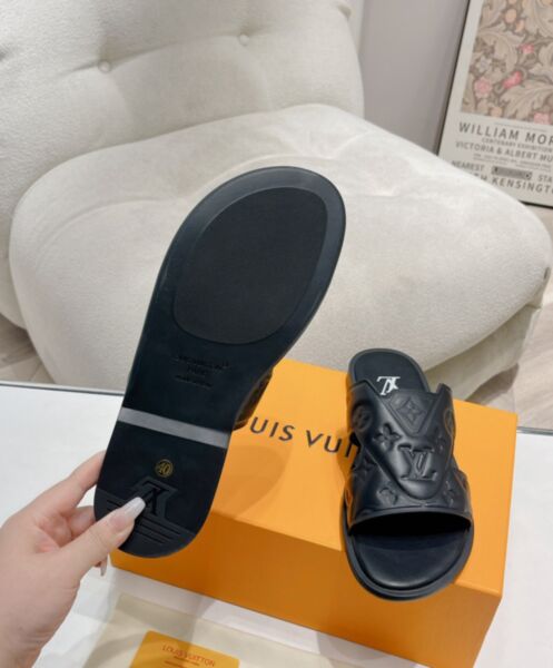 Louis Vuitton Men's LV Oasis Mule 10