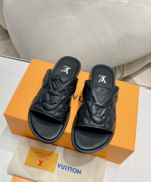 Louis Vuitton Men's LV Oasis Mule 2