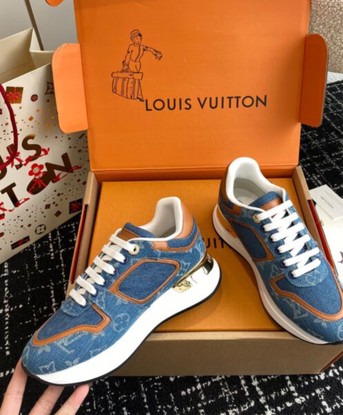 Louis Vuitton Unisex Neo Run Away Sneaker 1ACHRB 1ACKUN 1ACKV3 5