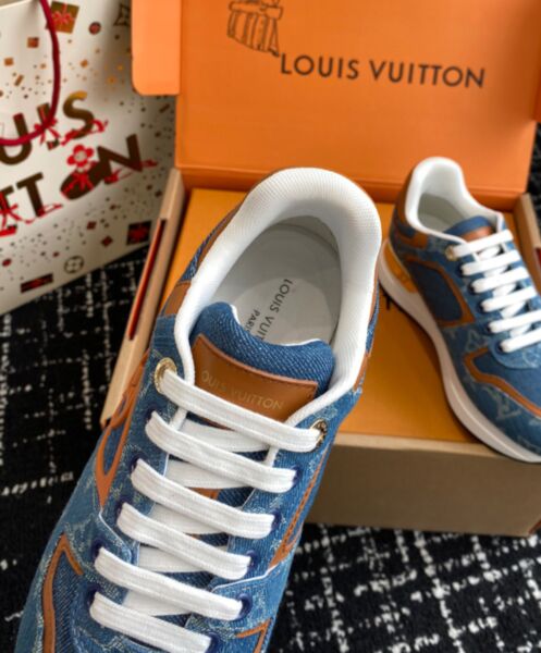 Louis Vuitton Unisex Neo Run Away Sneaker 1ACHRB 1ACKUN 1ACKV3 9