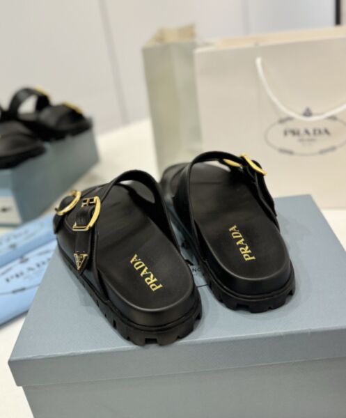 Prada Women's Leather St<p>These leather slides with a casual style are defined by clean